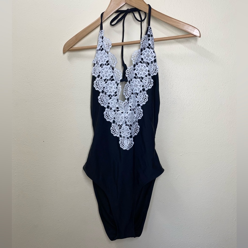 CUPSHE Lace Deep V Halter One Piece Black XL